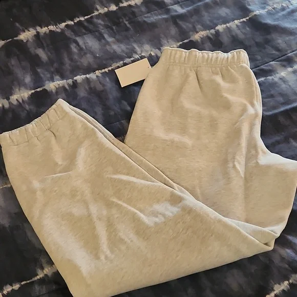 Scuba Mid Rise Oversized Jogger *Graphic - Picture 8 of 9